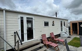 Prachtig Chalet De Zee Ster
